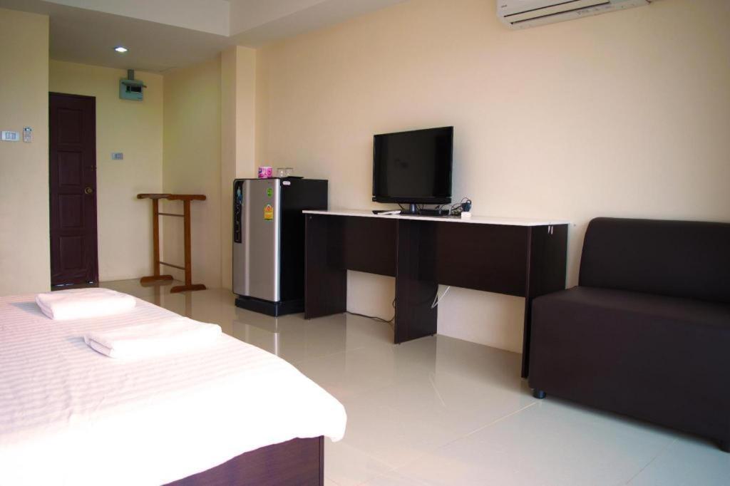 Nantharom Hotel And Restaurant Plaeng Yao المظهر الخارجي الصورة